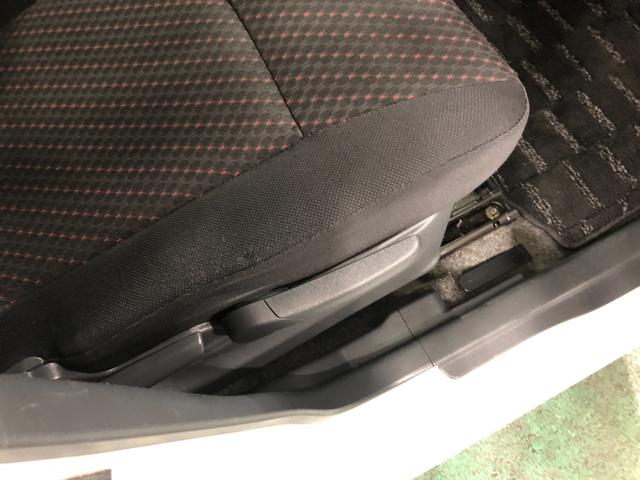 痛みの出やすい運転席シートの角、フロアマット、座面、ともに良好です