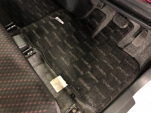 嬉しい純正フロアマット付き♪　状態も良好です（＾＾♪