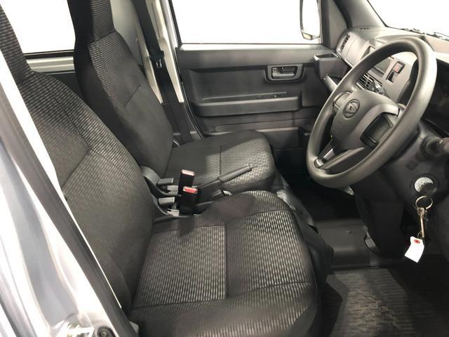 ハイゼットカーゴ ＤＸ　走行３５キロ／ＦＭＡＭラジオ／オートライト　１年保証距離無制限　走行距離３５キロ　ＦＭＡＭラジオ　純正フロアマット　クリアランスソナー　オートライト　両側電動スライドドア　アイドリングストップ　キーレスエントリー（8枚目）