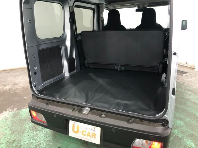 ハイゼットカーゴ ＤＸ　走行３５キロ／ＦＭＡＭラジオ／オートライト　１年保証距離無制限　走行距離３５キロ　ＦＭＡＭラジオ　純正フロアマット　クリアランスソナー　オートライト　両側電動スライドドア　アイドリングストップ　キーレスエントリー（10枚目）