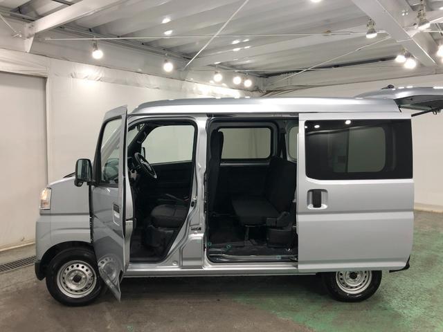 ハイゼットカーゴ ＤＸ　走行３５キロ／ＦＭＡＭラジオ／オートライト　１年保証距離無制限　走行距離３５キロ　ＦＭＡＭラジオ　純正フロアマット　クリアランスソナー　オートライト　両側電動スライドドア　アイドリングストップ　キーレスエントリー（11枚目）