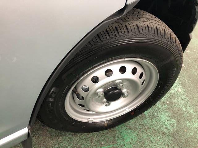ハイゼットカーゴ ＤＸ　走行３５キロ／ＦＭＡＭラジオ／オートライト　１年保証距離無制限　走行距離３５キロ　ＦＭＡＭラジオ　純正フロアマット　クリアランスソナー　オートライト　両側電動スライドドア　アイドリングストップ　キーレスエントリー（16枚目）