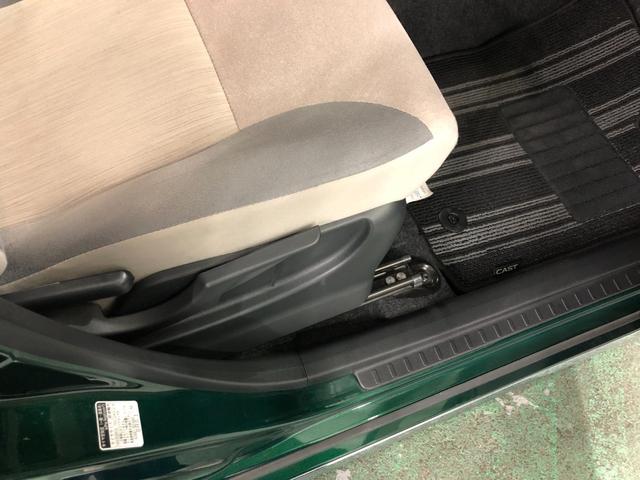 痛みの出やすい運転席シートの角、フロアマット、座面、ともに良好です