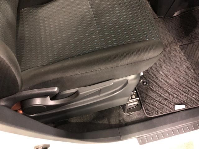 痛みの出やすい運転席シートの角、フロアマット、座面、ともに良好です