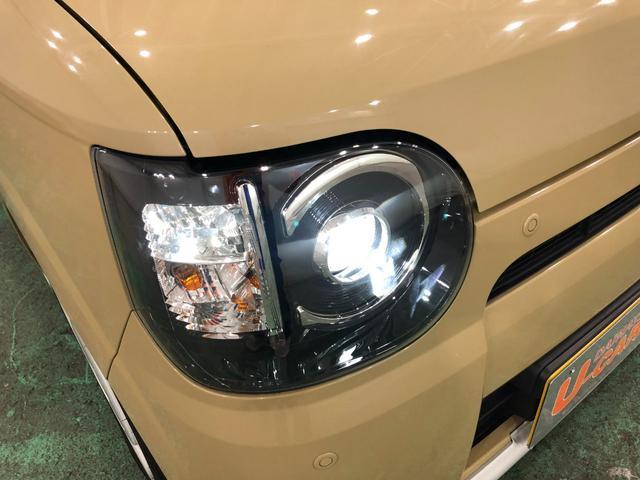 白く明るい光で夜間走行をサポートするＬＥＤヘッドランプを搭載