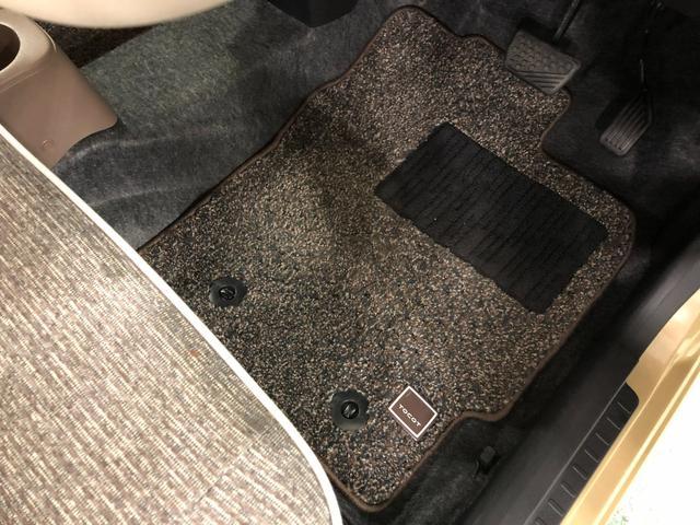 嬉しい純正フロアマット付き♪　状態も良好です（＾＾♪