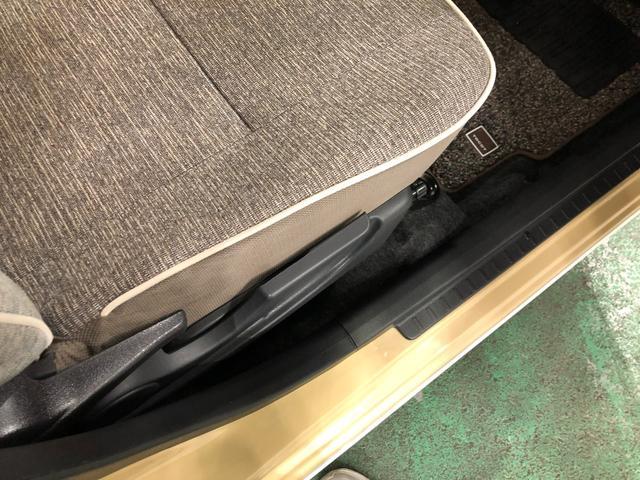 痛みの出やすい運転席シートの角、フロアマット、座面、ともに良好です