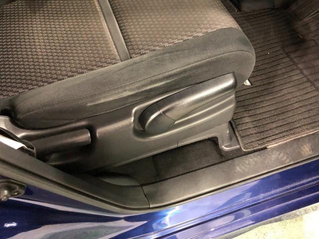 痛みの出やすい運転席シートの角、フロアマット、座面、ともに良好です