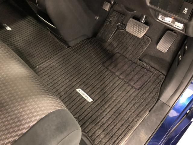 嬉しい純正フロアマット付き♪　状態も良好です（＾＾♪