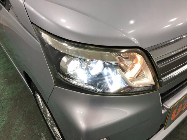 白く明るい光で夜間走行をサポートするＬＥＤヘッドランプを搭載