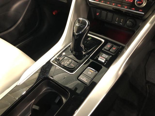 エクリプスクロスＰＨＥＶ Ｐ　走行８９９８キロ／４ＷＤ／ナビ／全周囲カメラ／ＥＴＣ　一年保証・走行距離無制限　走行８９９８キロ　フルセグナビ　ブルートゥース　全周囲カメラ　サイドエアバック　クリアランスソナー　オートライト　ＬＥＤヘッドライト　シートヒーター（14枚目）