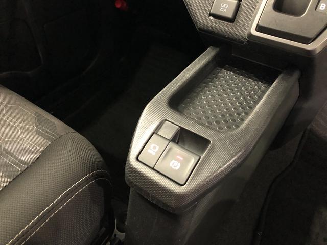 力がなくても電動パーキングなら指一本でブレーキかけられます