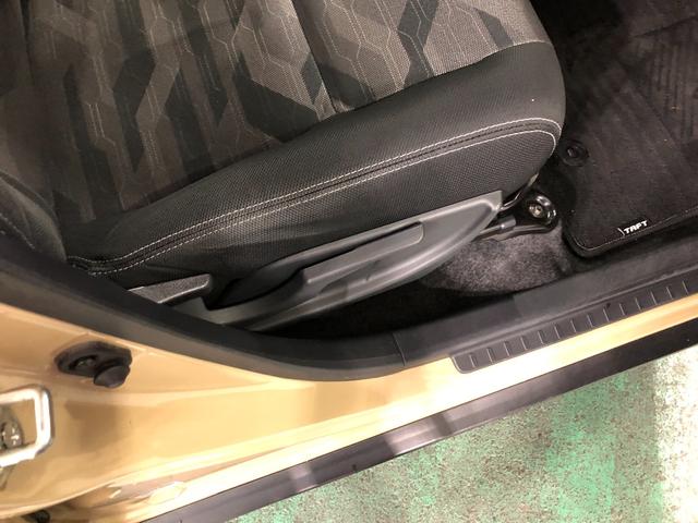 痛みの出やすい運転席シートの角、フロアマット、座面、ともに良好です