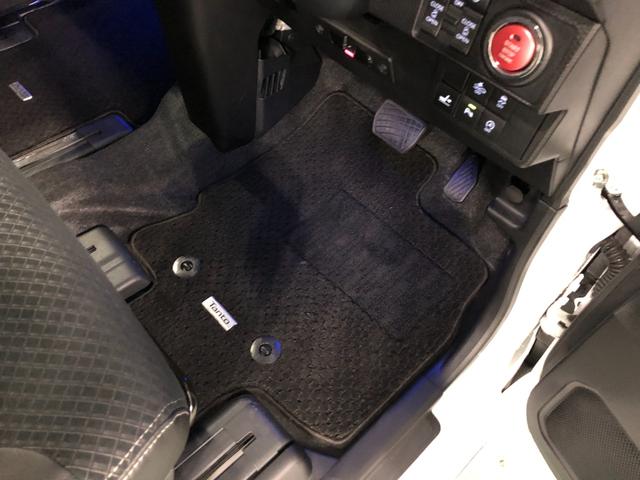 嬉しい純正フロアマット付き♪　状態も良好です（＾＾♪