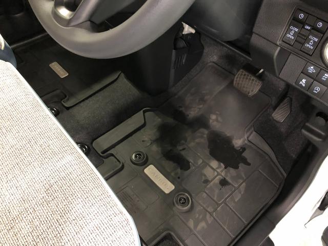 嬉しい純正フロアマット付き♪　状態も良好です（＾＾♪