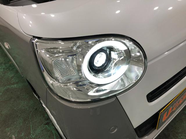 白く明るい光で夜間走行をサポートするＬＥＤヘッドランプを搭載