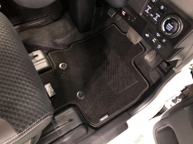 嬉しい純正フロアマット付き♪　状態も良好です（＾＾♪