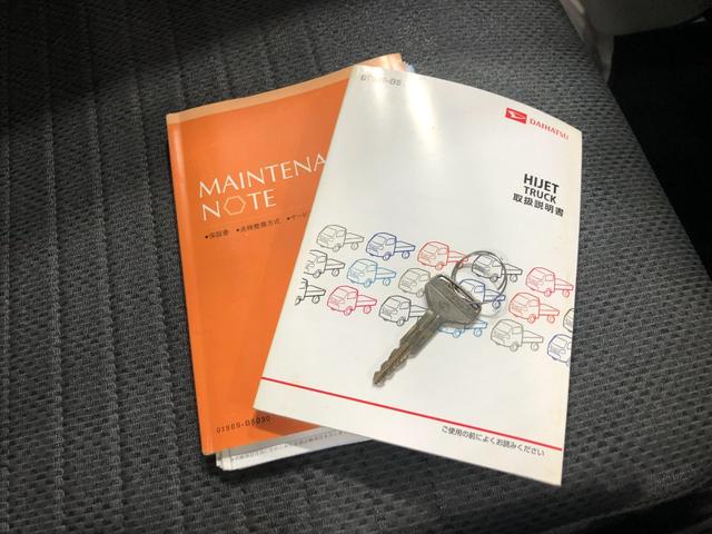 ハイゼットトラック スタンダード 走行56826キロ/FMAMラジオ/マット 1年保証距離無制限 走行距離56826キロ FMAMラジオ 純正フロアマット ドリンクホルダー マニュアルエアコン 取扱説明書 メンテナンスノート(45枚目)