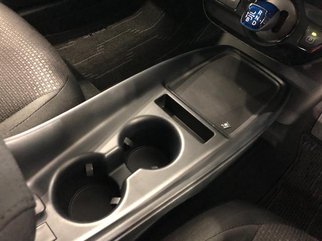 プリウス Ｓ　走行１２０４２キロ／ナビ／バックカメラ／ドラレコ／ＥＴＣ　一年保証・走行距離無制限走行１２０４２キロ　フルセグナビ　ブルートゥース　バックカメラ　ドラレコ　クリアランスソナー　オートライト　ＬＥＤヘッドライト（48枚目）