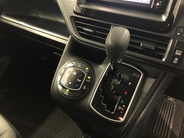 ノア Ｘ　Ｖパッケージ　修復歴／走行７１７４５キロ／ワンセグナビ　１年保証距離無制限　走行距離７１７４５キロ　ワンセグナビ　バックカメラ　ブルートゥース　純正マット　助手席エアバック　両側スライドドア（14枚目）