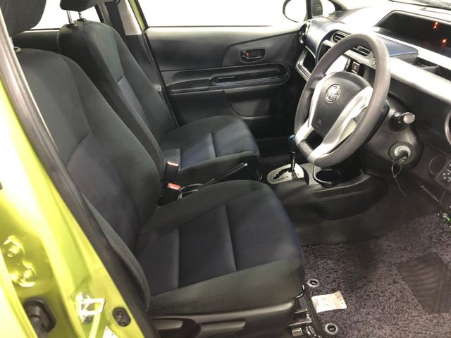 アクア Ｓ　走行２４８６２キロ／フルセグナビ／電動格納式ドアミラー　１年保証距離無制限　走行距離２４８６２キロ　フルセグナビ　カーペットマット　助手席エアバッグ　電動格納式ドアミラー　キーレスエントリー（4枚目）