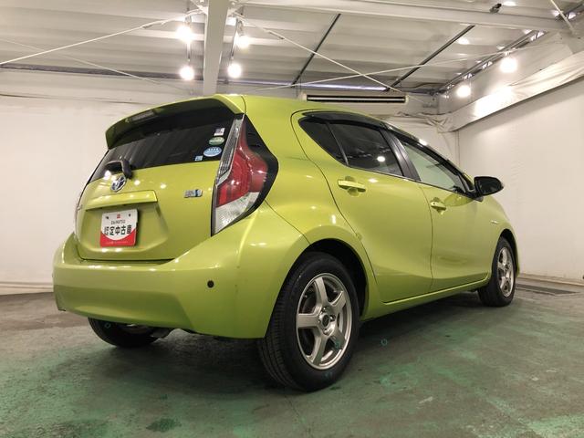 アクア Ｓ　走行２４８６２キロ／フルセグナビ／電動格納式ドアミラー　１年保証距離無制限　走行距離２４８６２キロ　フルセグナビ　カーペットマット　助手席エアバッグ　電動格納式ドアミラー　キーレスエントリー（13枚目）