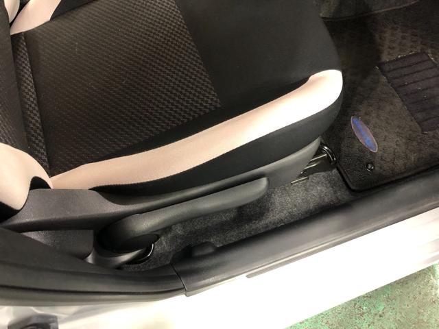 ノート Ｘ　走行２９２４８キロ／雹害／ナビ／全周囲カメラ　一年保証・走行距離無制限走行２９２４８キロ　フルセグナビ　ブルートゥース　全周囲カメラ　ＤＶＤ　オートライト　キーフリー　ホイールキャップ（15枚目）