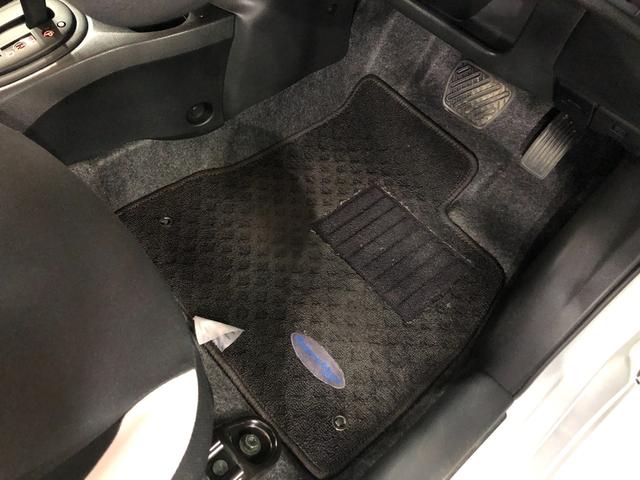 ノート Ｘ　走行２９２４８キロ／雹害／ナビ／全周囲カメラ　一年保証・走行距離無制限走行２９２４８キロ　フルセグナビ　ブルートゥース　全周囲カメラ　ＤＶＤ　オートライト　キーフリー　ホイールキャップ（18枚目）