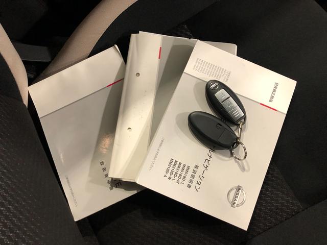 ノート Ｘ　走行２９２４８キロ／雹害／ナビ／全周囲カメラ　一年保証・走行距離無制限走行２９２４８キロ　フルセグナビ　ブルートゥース　全周囲カメラ　ＤＶＤ　オートライト　キーフリー　ホイールキャップ（51枚目）