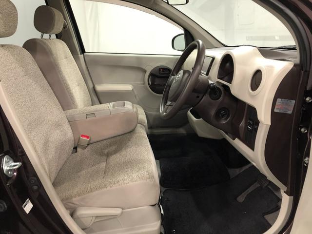 パッソ Ｘ　ユルリ　走行３０６５０キロ／フルセグナビ／ドリンクホルダ　１年保証距離無制限　走行距離３０６０５キロ　フルセグナビ　カーペットマット　助手席エアバッグ　ドリンクホルダー　マニュアルエアコン　電動格納式ドアミラー（4枚目）