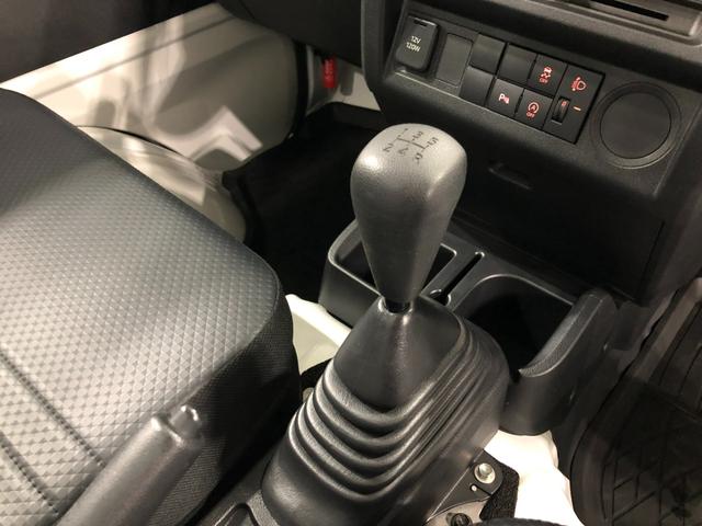 ハイゼットトラック スタンダード　ＭＴ車／走行５７４６キロ／クリアランスソナー　１年保証距離無制限　走行距離５７４６キロ　ＦＭＡＭラジオ　純正フロアマット　クリアランスソナー　オートライト　アイドリングストップ（6枚目）