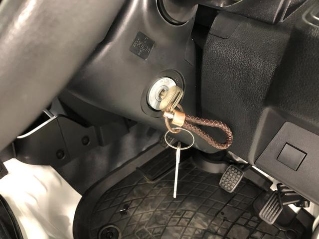 ハイゼットトラック スタンダード　ＭＴ車／走行５７４６キロ／クリアランスソナー　１年保証距離無制限　走行距離５７４６キロ　ＦＭＡＭラジオ　純正フロアマット　クリアランスソナー　オートライト　アイドリングストップ（11枚目）