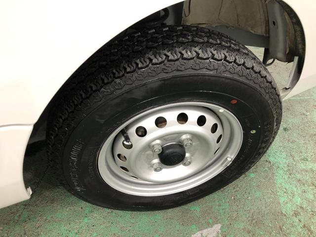 ハイゼットトラック スタンダード　ＭＴ車／走行５７４６キロ／クリアランスソナー　１年保証距離無制限　走行距離５７４６キロ　ＦＭＡＭラジオ　純正フロアマット　クリアランスソナー　オートライト　アイドリングストップ（17枚目）
