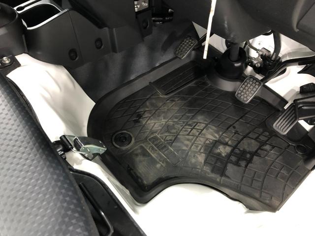 ハイゼットトラック スタンダード　ＭＴ車／走行５７４６キロ／クリアランスソナー　１年保証距離無制限　走行距離５７４６キロ　ＦＭＡＭラジオ　純正フロアマット　クリアランスソナー　オートライト　アイドリングストップ（18枚目）