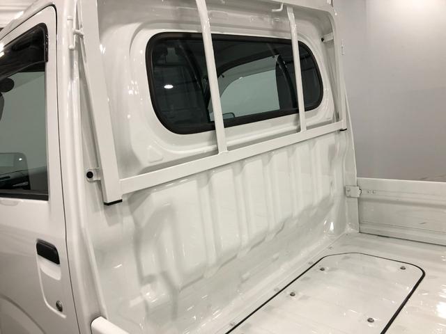 ハイゼットトラック スタンダード　ＭＴ車／走行５７４６キロ／クリアランスソナー　１年保証距離無制限　走行距離５７４６キロ　ＦＭＡＭラジオ　純正フロアマット　クリアランスソナー　オートライト　アイドリングストップ（25枚目）