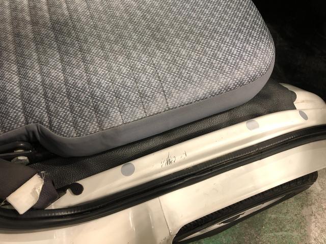 ハイゼットトラック エアコン・パワステ　スペシャル　４ＷＤ／走行４５８１８キロ　１年保証距離無制限　走行距離４５８１８キロ　４ＷＤ　純正フロアマット　助手席エアバッグ　マニュアルエアコン　スペアキー　メンテナンスノート（15枚目）