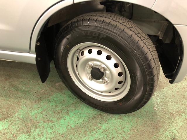 ハイゼットカーゴ デラックスＳＡＩＩＩ　車検整備付／走行５２１９０キロ　一年保証・走行距離無制限　走行５２１９０キロ　助手席エアバック　オートライト　ＬＥＤヘッドランプ　オートマチックハイビーム　アイドリングストップ（17枚目）