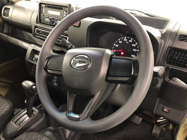 ハイゼットトラック ＥＸＴ　車検整備付／走行４５８９３キロ／ＣＤチューナー　１年保証距離無制限　走行距離４５８９３キロ　車検整備付　ＣＤチューナー　純正フロアマット　クリアランスソナー　オートライト　ＬＥＤヘッドランプ　アイドリングストップ　荷台作業灯　電動格納式ドアミラー（12枚目）