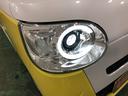 白く明るい光で夜間走行をサポートするLEDヘッドランプを搭載