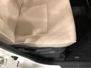 痛みの出やすい運転席シートの角、フロアマット、座面、ともに良好です