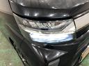 白く明るい光で夜間走行をサポートするLEDヘッドランプを搭載