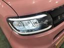 白く明るい光で夜間走行をサポートするLEDヘッドランプを搭載