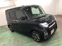 斜めから見ても隙なし。この車、360度イケてます。
