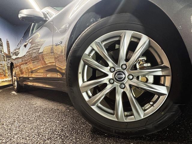 フーガハイブリッド ベースグレード　（禁煙車）（後期型）（メーカーＨＤＤナビ）（アラウンドビュー）（レーダークルーズ）（エマージェンシーブレーキ）（コーナーセンサー）（パワーシート）（ビルトインＥＴＣ）（フルセグ）（純正１８インチＡＷ）（15枚目）
