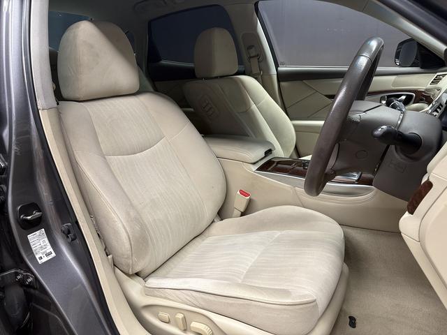 フーガハイブリッド ベースグレード　（禁煙車）（後期型）（メーカーＨＤＤナビ）（アラウンドビュー）（レーダークルーズ）（エマージェンシーブレーキ）（コーナーセンサー）（パワーシート）（ビルトインＥＴＣ）（フルセグ）（純正１８インチＡＷ）（17枚目）