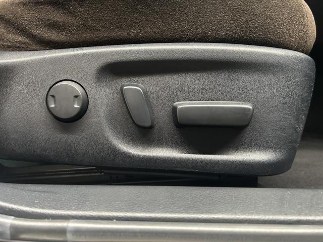 クラウンハイブリッド ロイヤルサルーン　（禁煙車）（メーカーＨＤＤナビ）（レーダークルーズコントロール）（コーナーセンサー）（シートヒーター）（パワーシート）（バックカメラ）（ビルトインＥＴＣ）（フルセグＴＶ）（純正１６インチＡＷ）（11枚目）