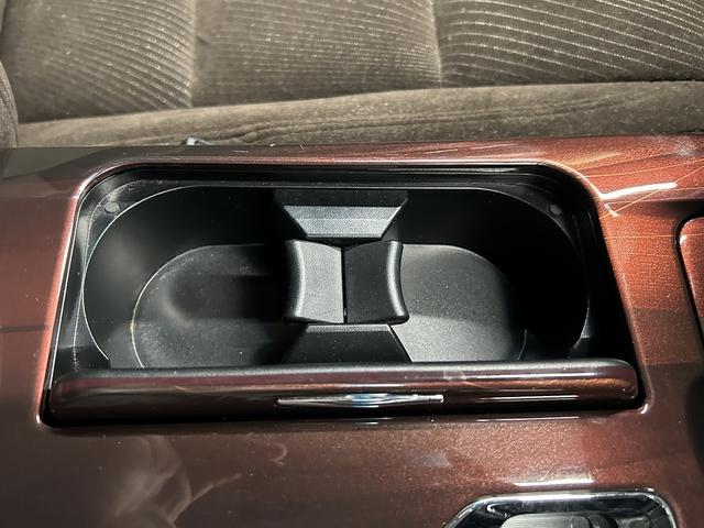 クラウンハイブリッド ロイヤルサルーン　（禁煙車）（メーカーＨＤＤナビ）（レーダークルーズコントロール）（コーナーセンサー）（シートヒーター）（パワーシート）（バックカメラ）（ビルトインＥＴＣ）（フルセグＴＶ）（純正１６インチＡＷ）（46枚目）