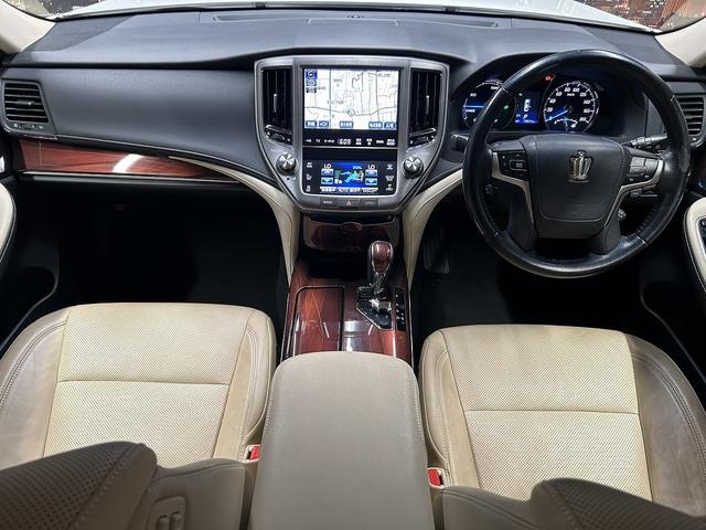 クラウンハイブリッド ロイヤルサルーン　（ワンオーナー）（禁煙車）（ベージュ本革シート）（メーカーナビ）（レーダークルーズコントロール）（コーナーセンサー）（パワーシート）（シートヒーター＆クーラー）（バックカメラ）（純正１６インチＡＷ）（5枚目）