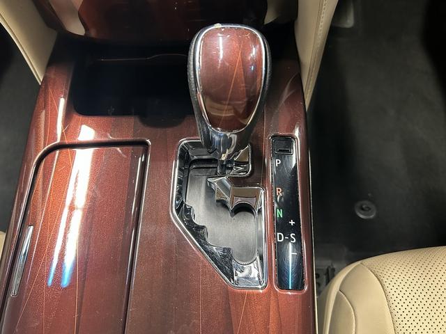 クラウンハイブリッド ロイヤルサルーン　（ワンオーナー）（禁煙車）（ベージュ本革シート）（メーカーナビ）（レーダークルーズコントロール）（コーナーセンサー）（パワーシート）（シートヒーター＆クーラー）（バックカメラ）（純正１６インチＡＷ）（45枚目）