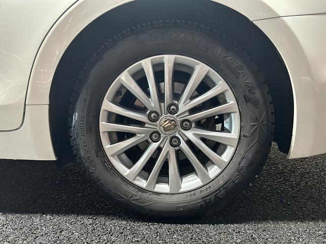 クラウンハイブリッド ロイヤルサルーン　（サンルーフ）（メーカーＨＤＤナビ）（バックカメラ）（クルーズコントロール）（パワーシート）（シートヒーター）（スマートキー）（フルセグＴＶ）（Ｂｌｕｅｔｏｏｔｈオーディオ）（純正１６インチＡＷ）（54枚目）